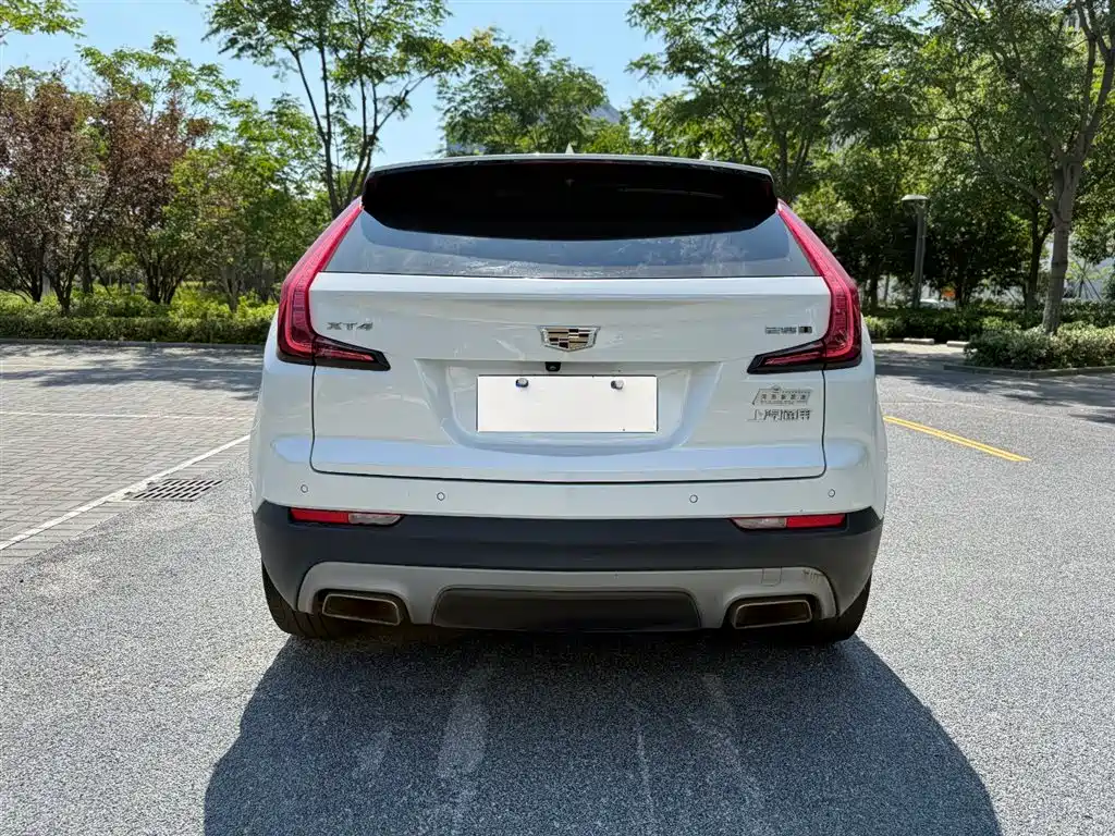 CADILLAC XT4