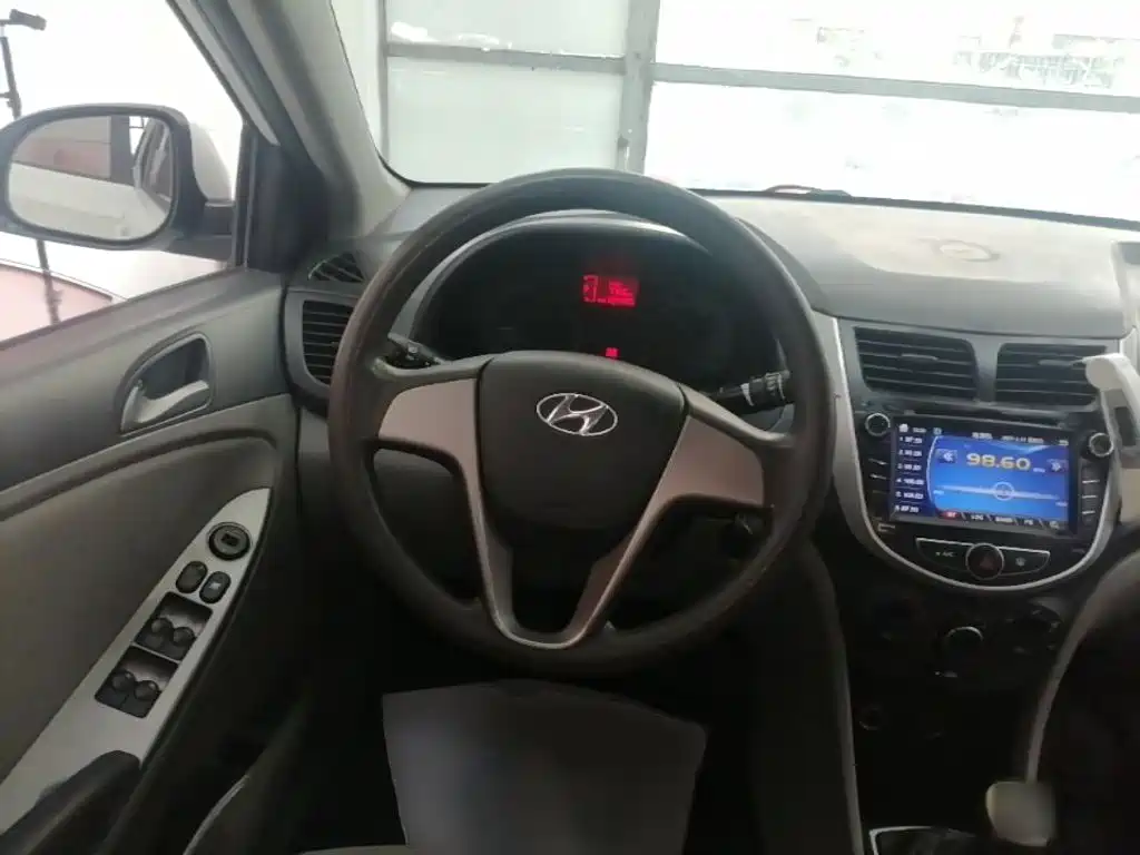Hyundai Verna — миниатюра 11
