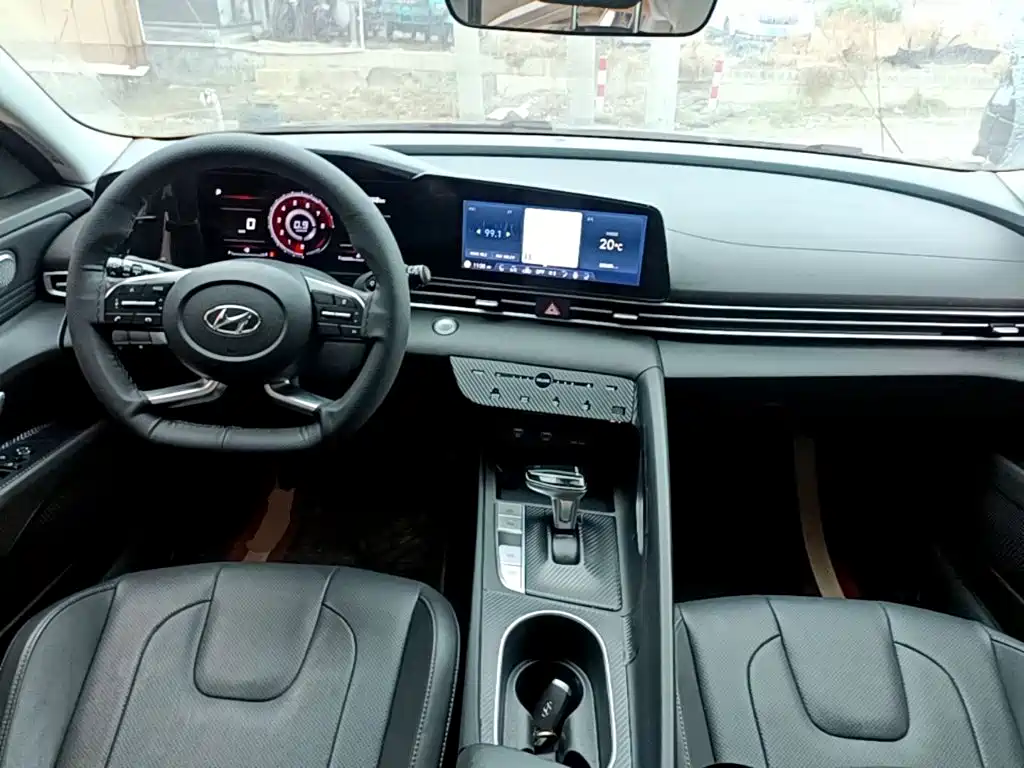 Hyundai Elantra — миниатюра 10