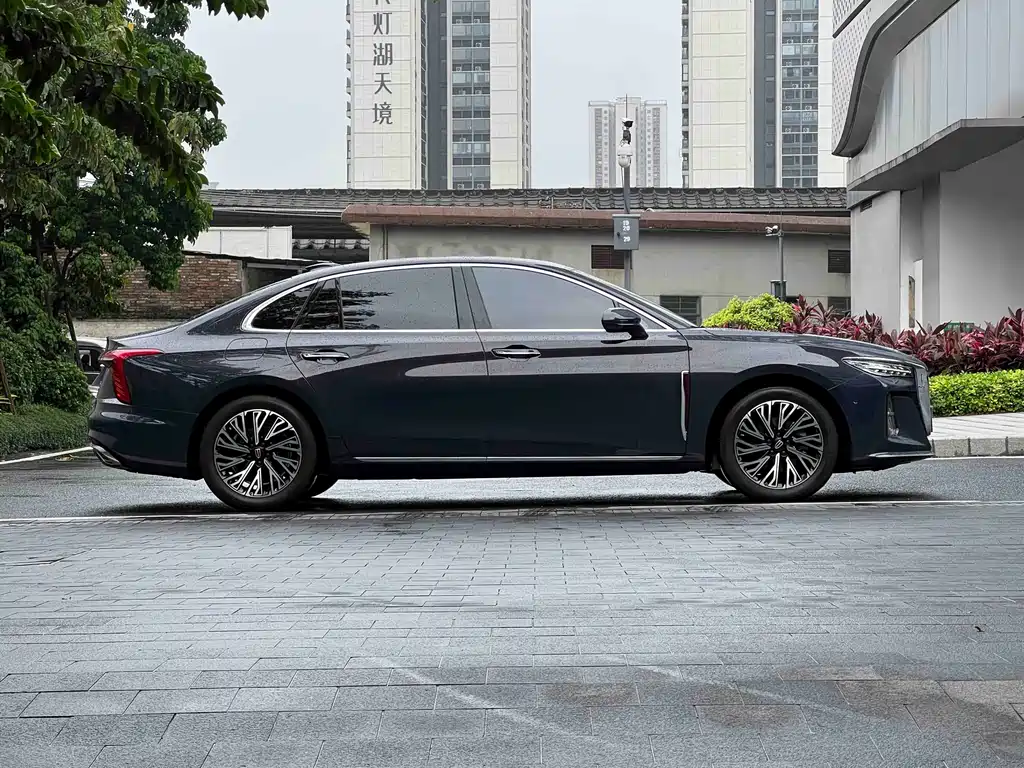 Hongqi H5 2023 2.0T AT