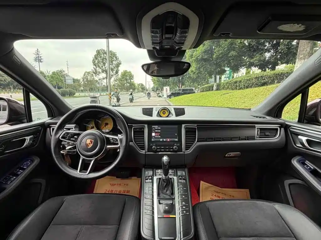Porsche Macan — миниатюра 7