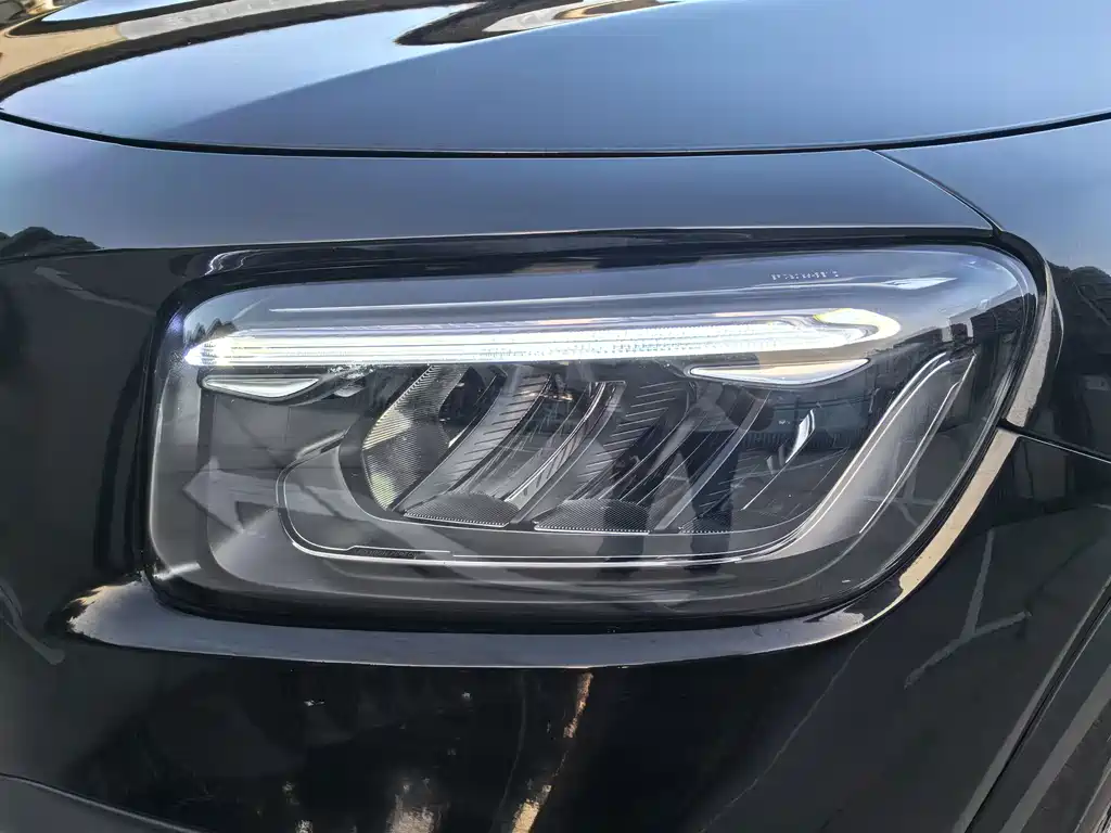 Mercedes-Benz GLB — миниатюра 34