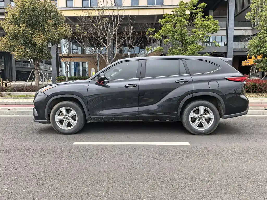 TOYOTA HIGHLANDER