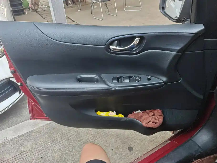 Nissan Tiida — миниатюра 7