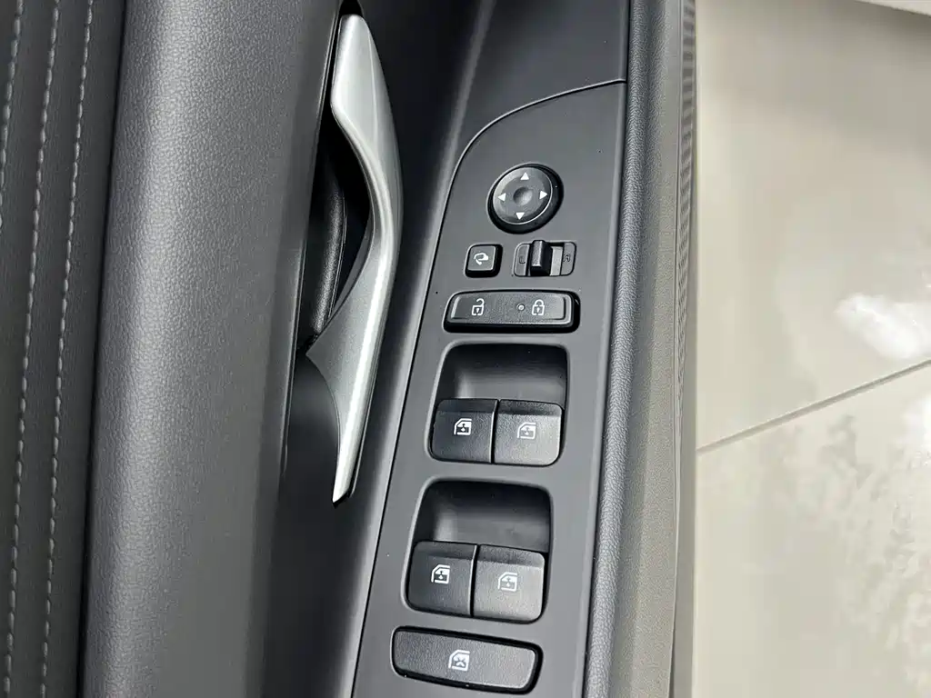 Hyundai Elantra — миниатюра 9