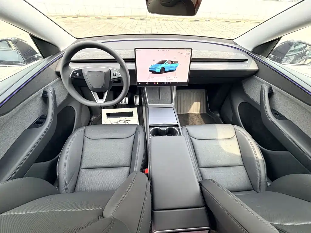 Tesla Model Y — миниатюра 5