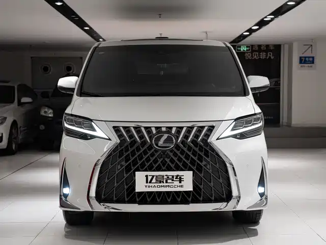 Lexus LM 2020 300h — фото 1