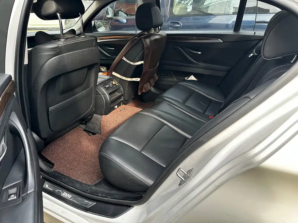 BMW 5 Series — миниатюра 6