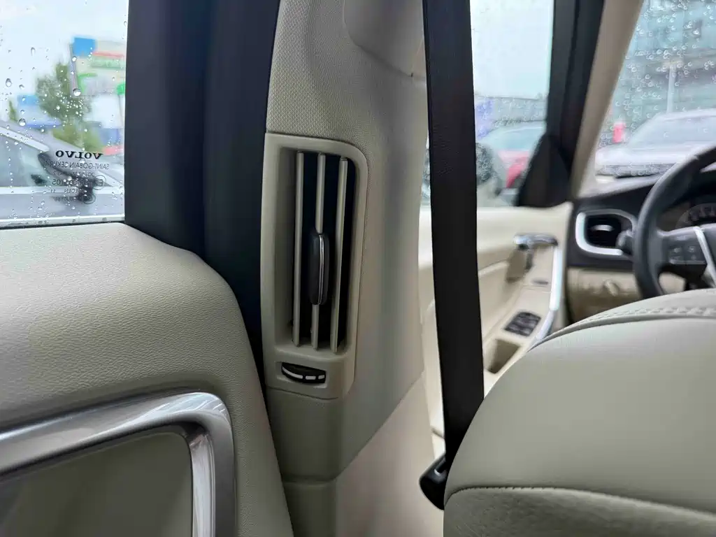 Volvo S60 (Import) — миниатюра 22