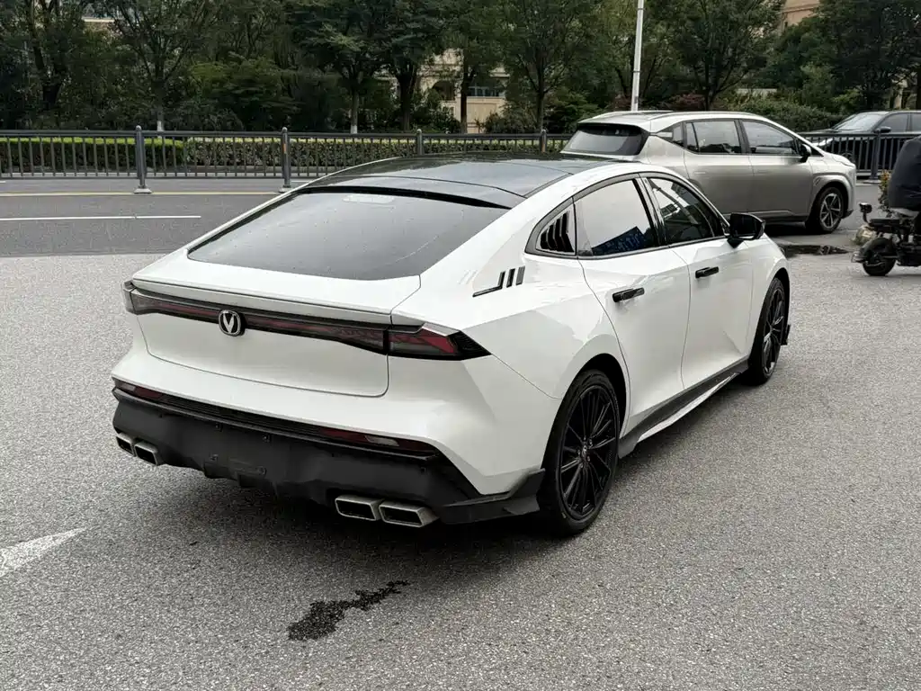 Changan UNI-V 2024 1.5T Premium