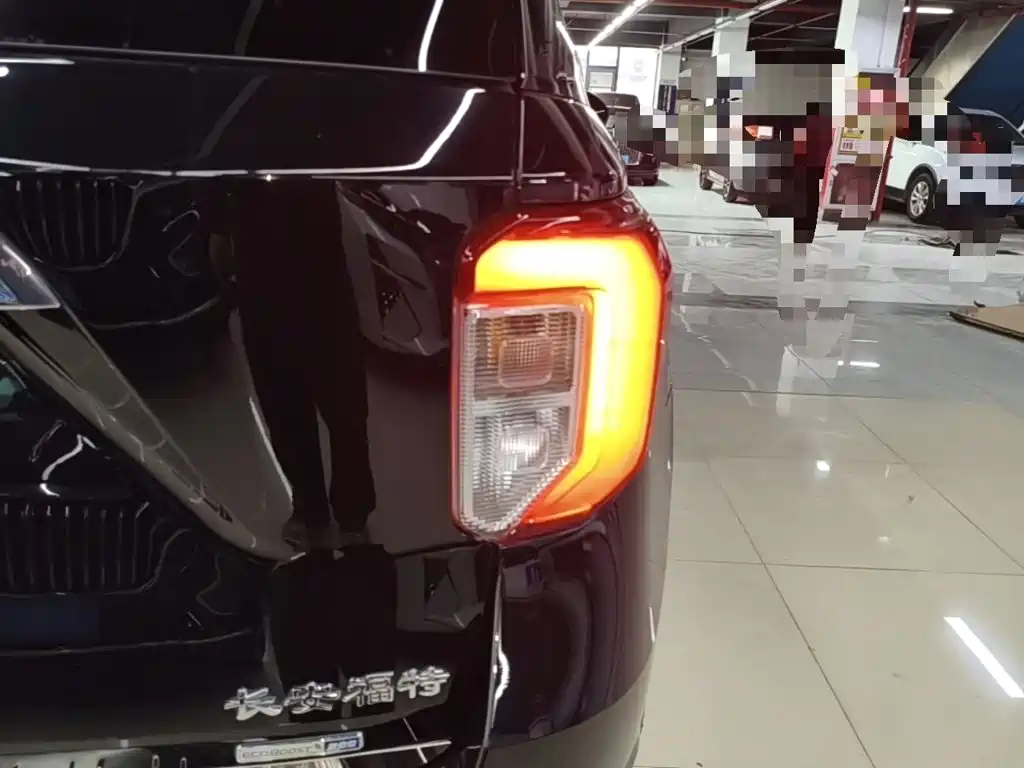 Ford Explorer — миниатюра 8