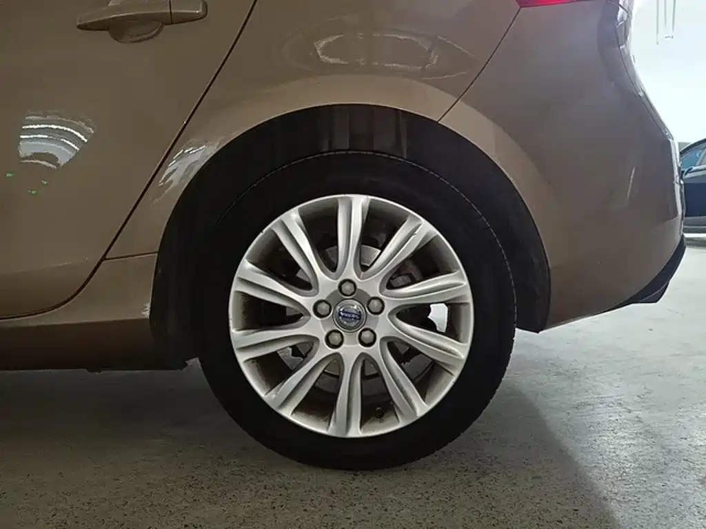 Volvo V40 — миниатюра 10