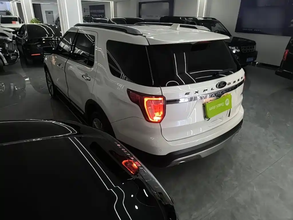 Ford Explorer (Import) — миниатюра 5