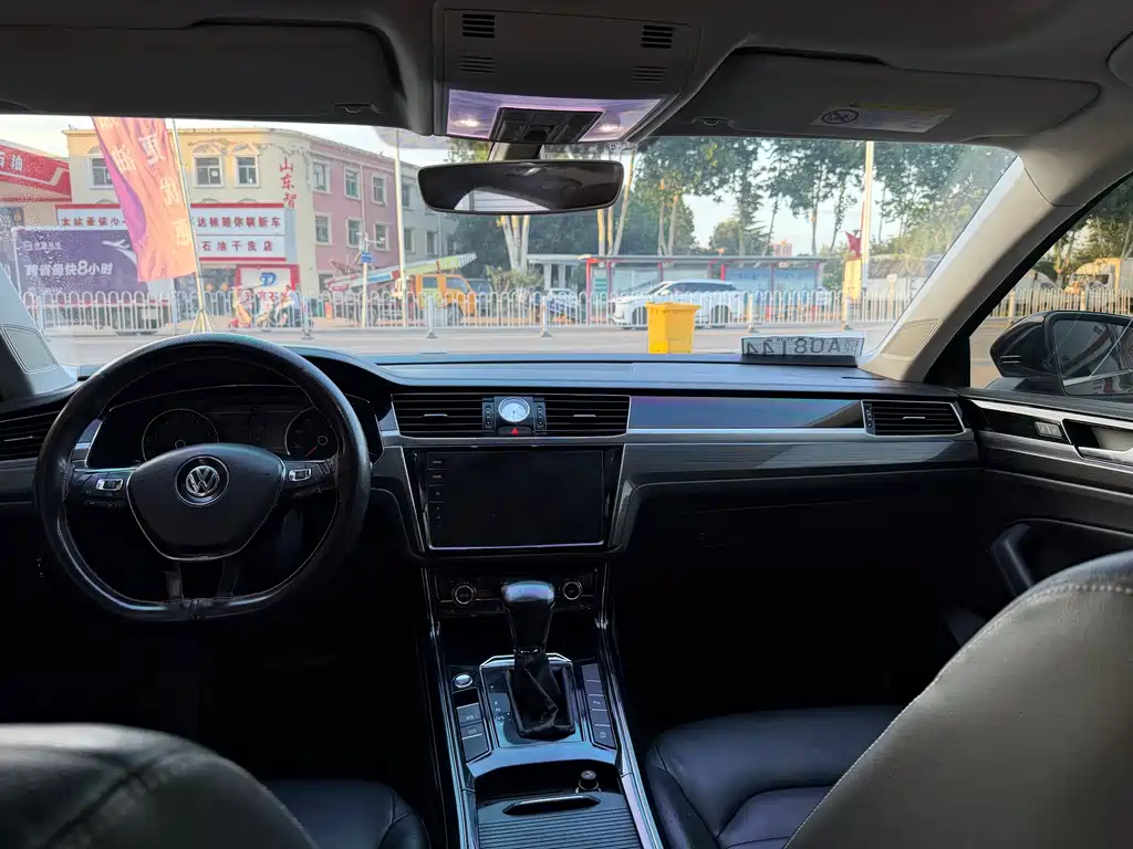 Volkswagen Phideon — миниатюра 6