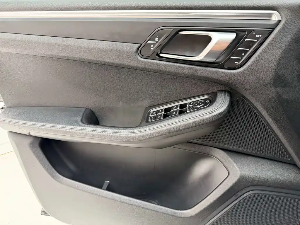Porsche Macan — миниатюра 16