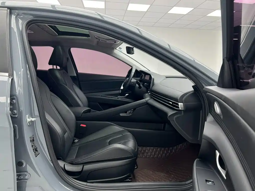 Hyundai Elantra — миниатюра 16