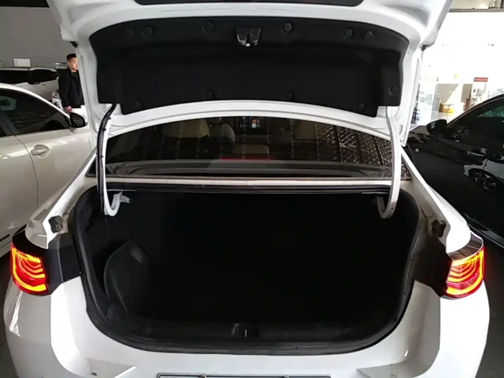 Geely L HiP — миниатюра 19