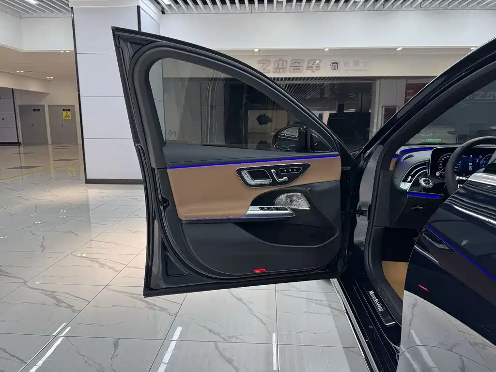 Mercedes-Benz E-Class — миниатюра 14