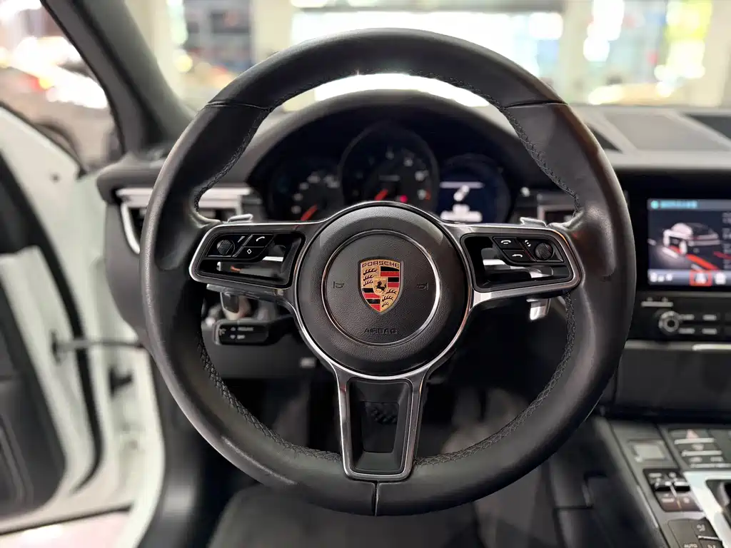 Porsche Macan — миниатюра 8
