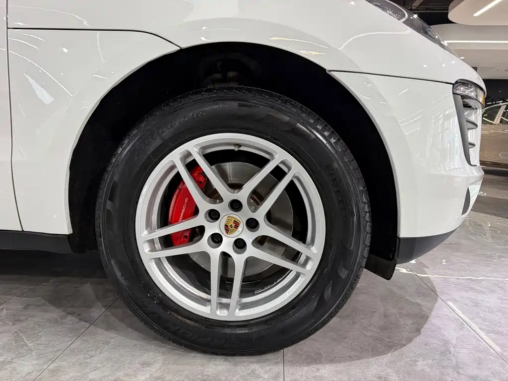 Porsche Macan — миниатюра 13