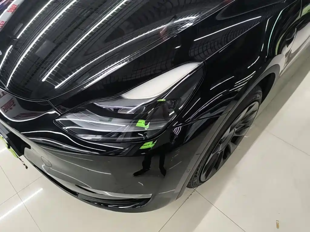 Tesla Model Y — миниатюра 18