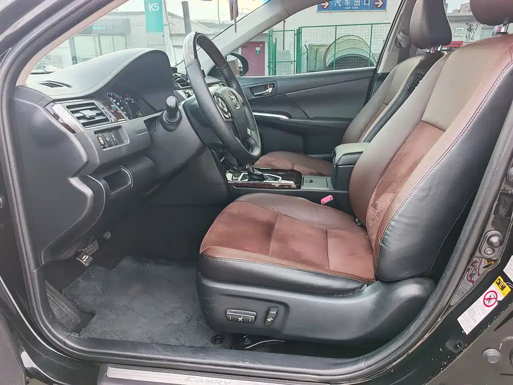 Toyota Camry 2016 2.5G Luxury