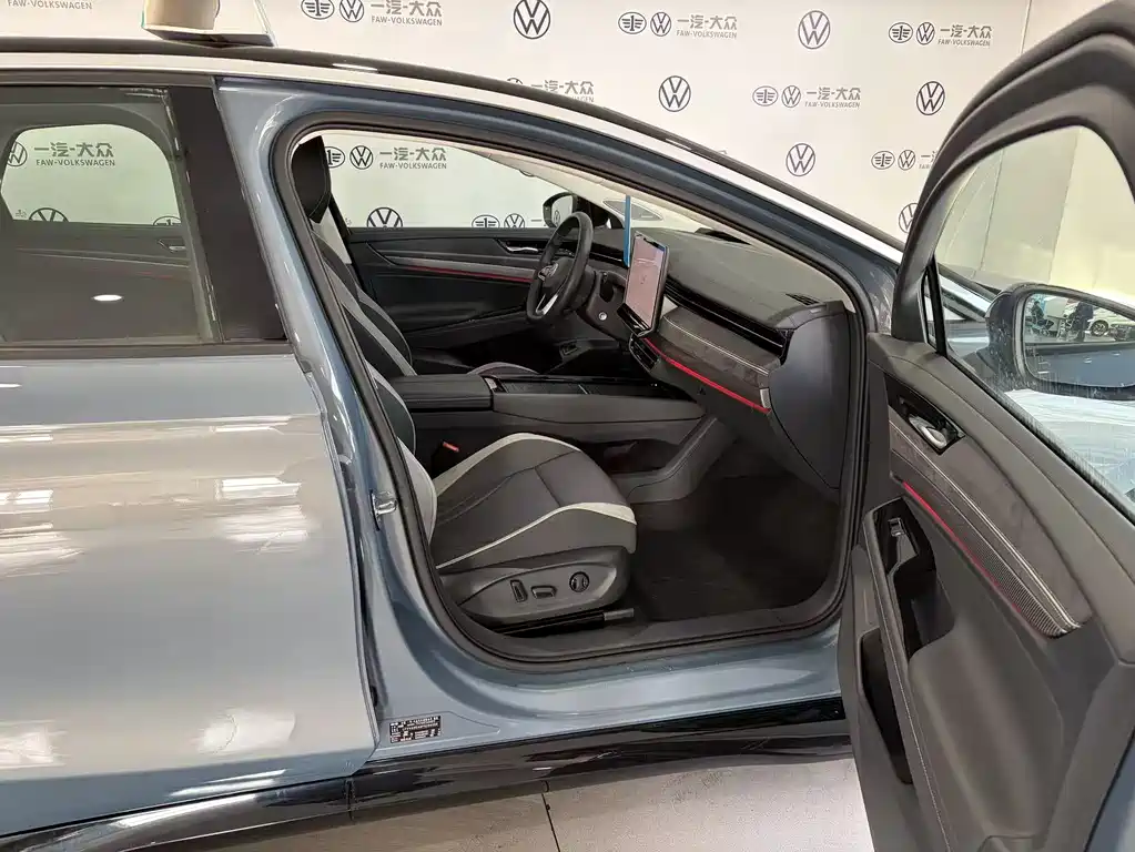 VOLKSWAGEN ID.7 VIZZION