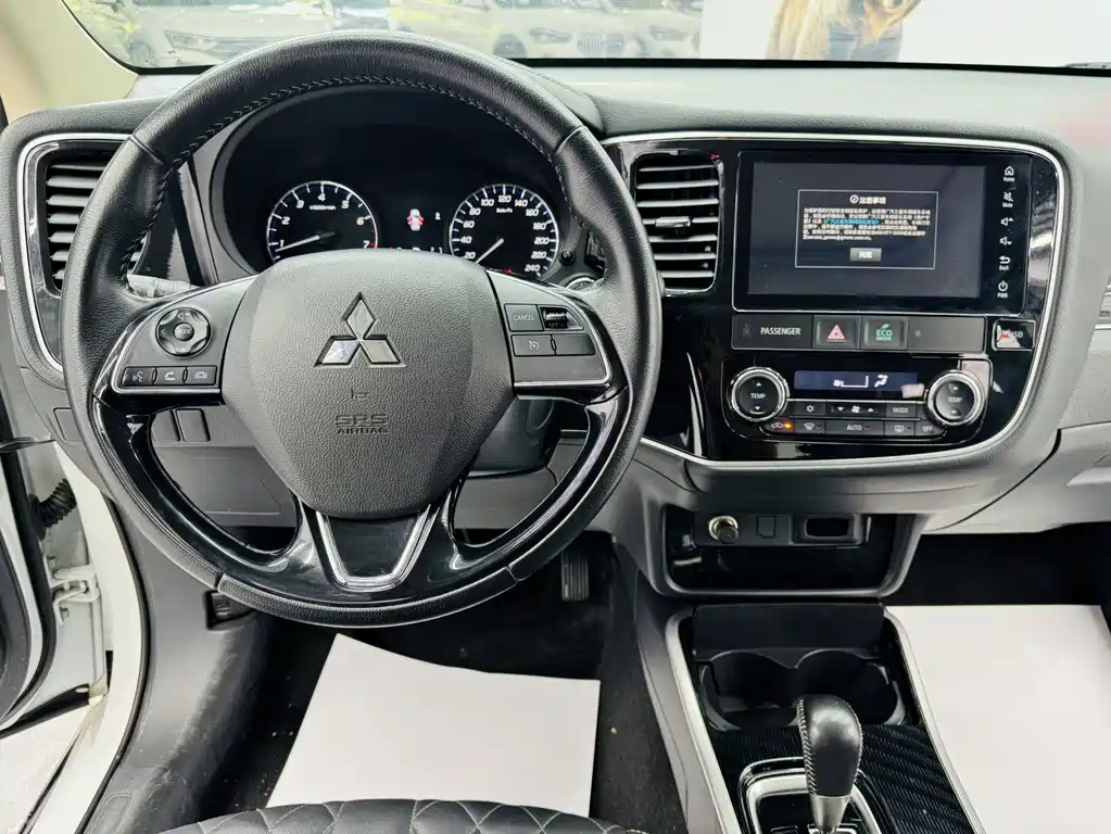 Mitsubishi Outlander — миниатюра 8