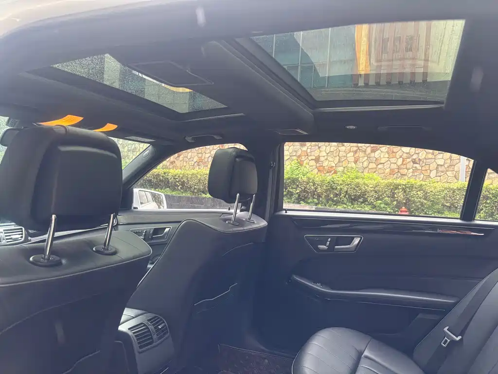 Mercedes-Benz E-Class — миниатюра 12