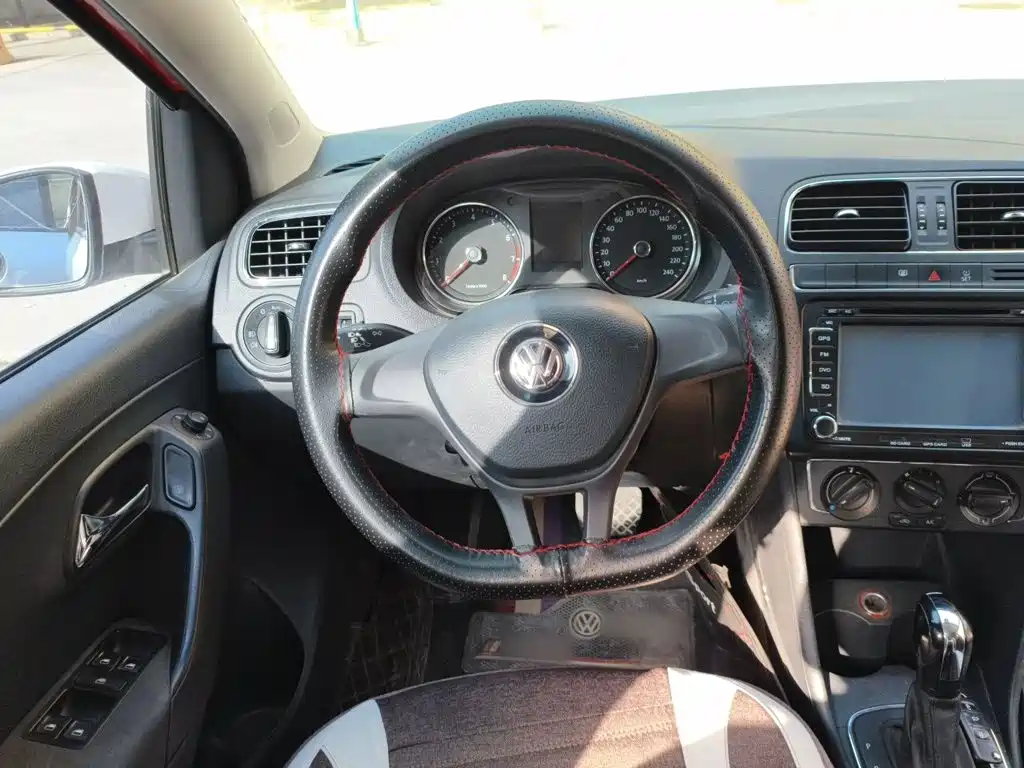 Volkswagen Polo — миниатюра 6