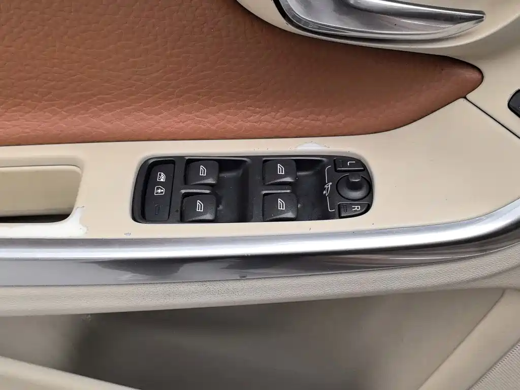 Volvo S60 (Import) — миниатюра 9