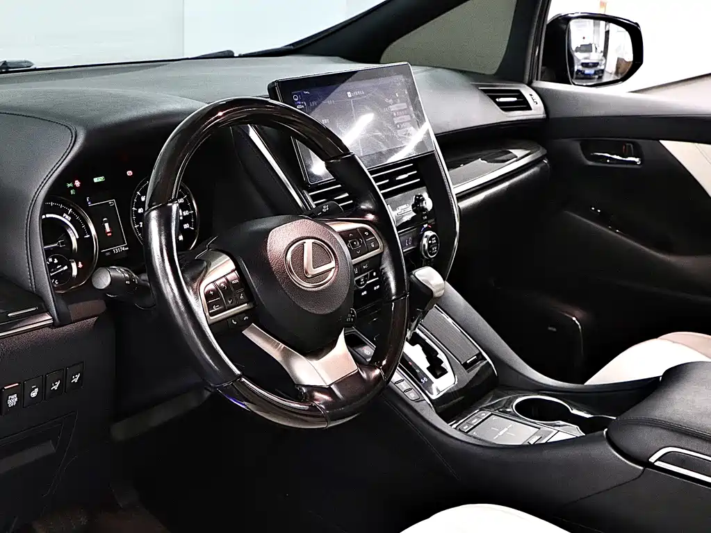 Lexus LM — миниатюра 10