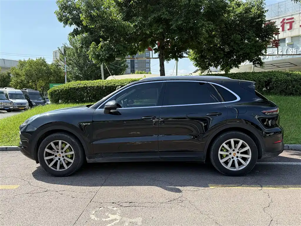 PORSCHE CAYENNE NEW ENERGY