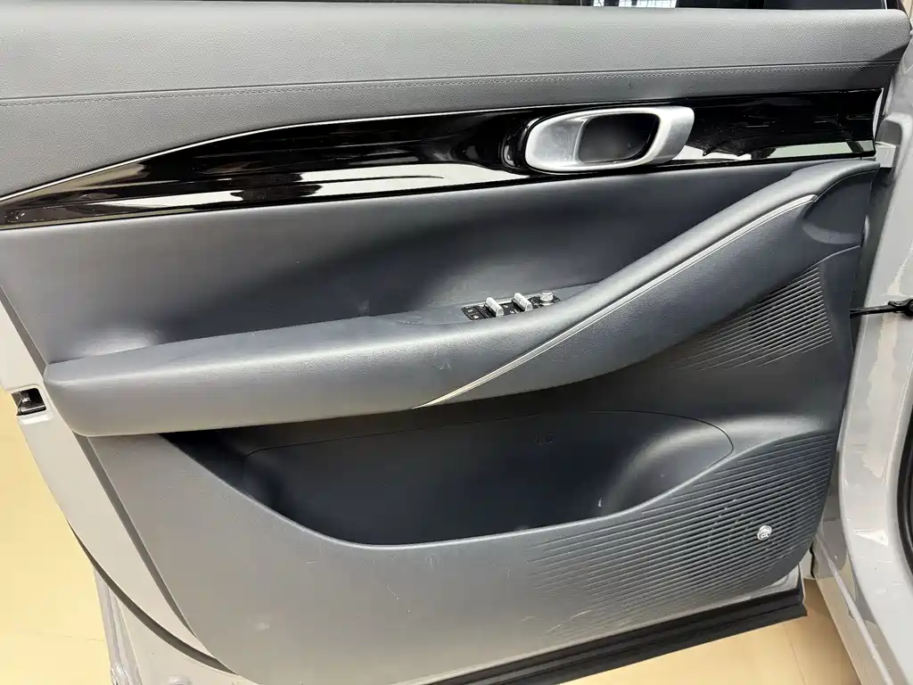 GEELY GALAXY GALAXY E5