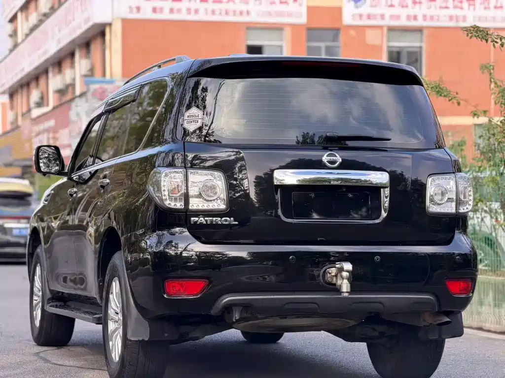 Nissan Patrol — миниатюра 7