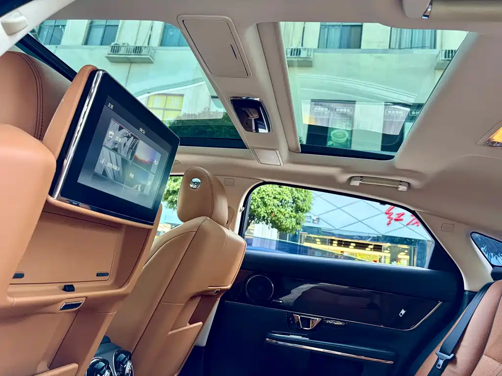 Jaguar XJ — миниатюра 11
