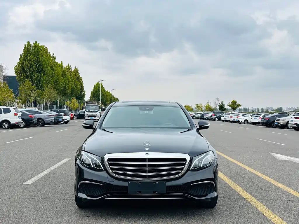 Mercedes-Benz E-Class — миниатюра 2