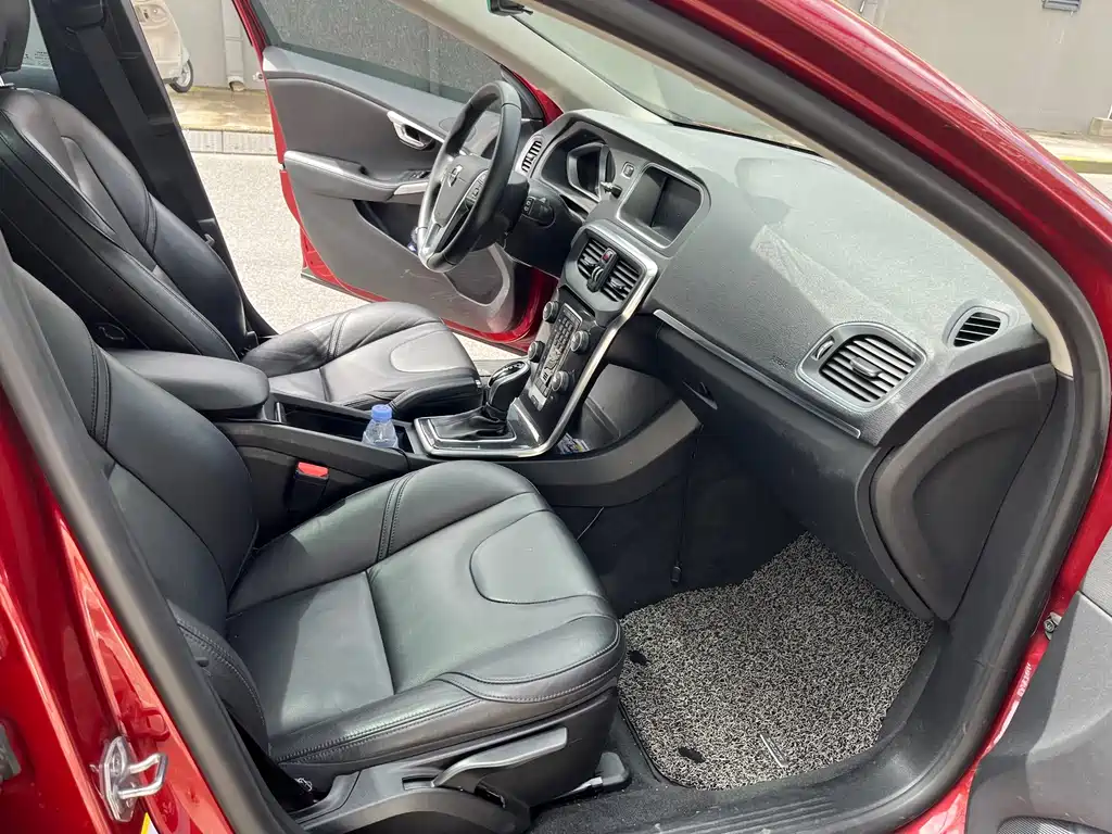 Volvo V40 — миниатюра 10