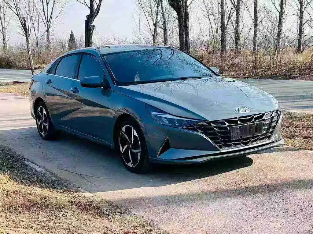 HYUNDAI ELANTRA