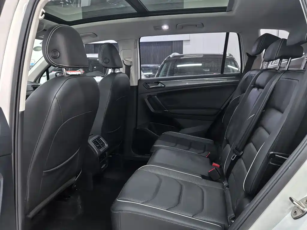 Volkswagen Tiguan L L 2020 330TSI AT R-Line Flagship VI