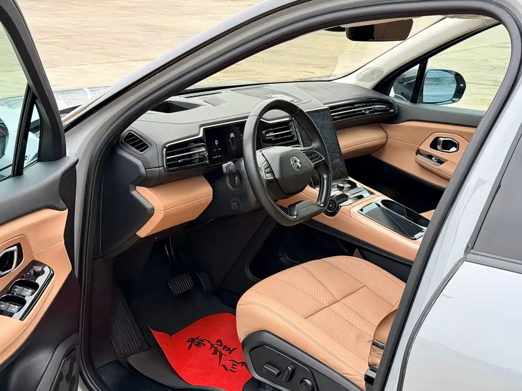 NIO ES8 2020 450KM мест