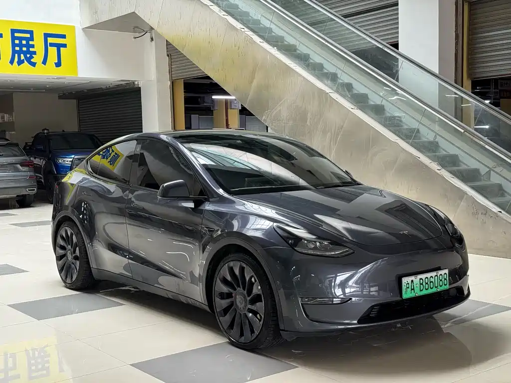 TESLA MODEL Y