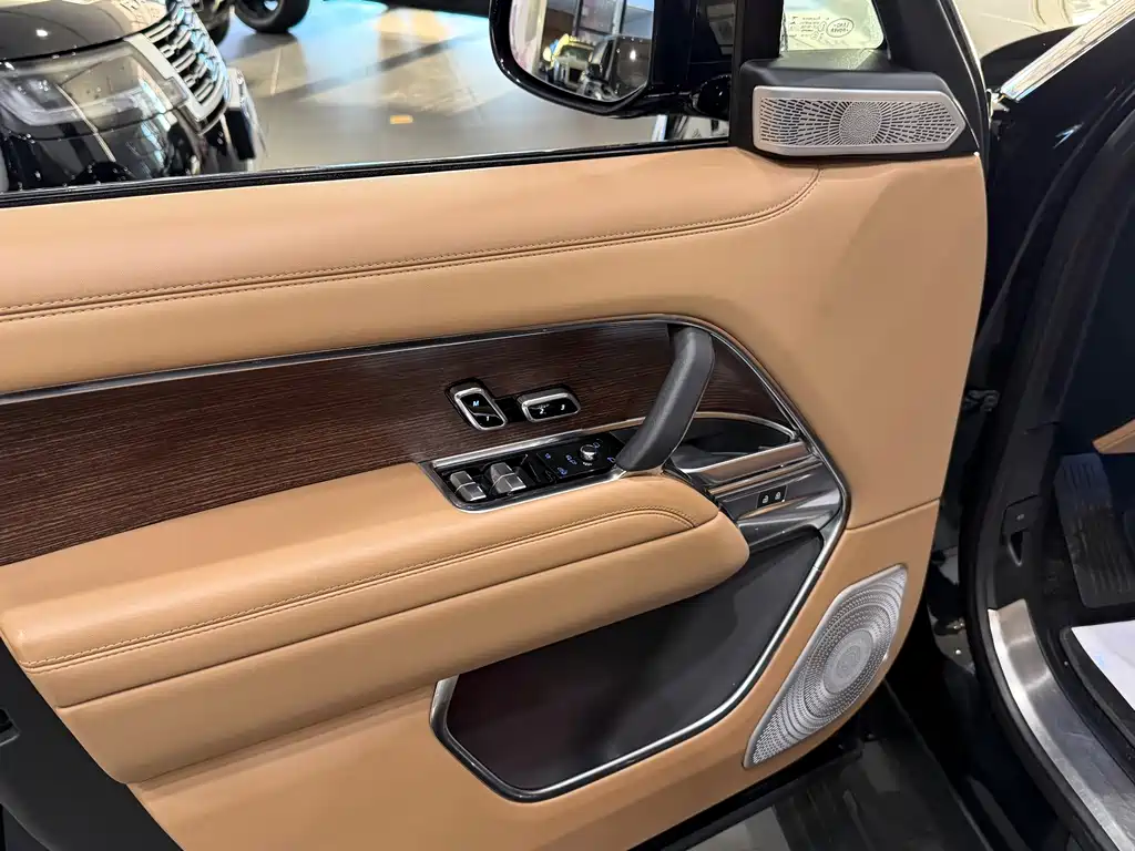 Land Rover Range Rover — миниатюра 5