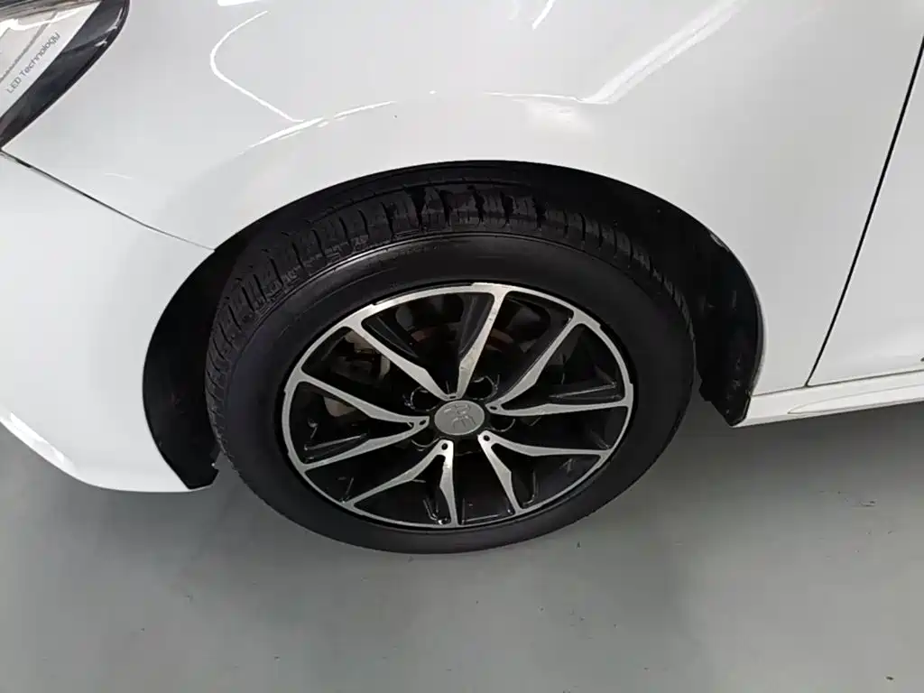 BYD MAX — миниатюра 23