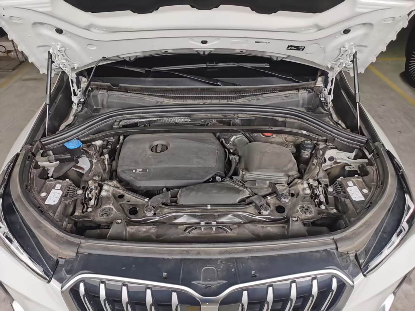 BMW X1 1.5 л 2023 г. Белый, пробег 40000 км