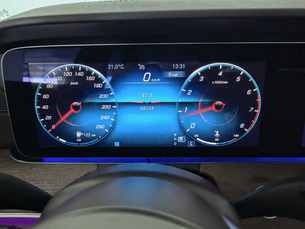 Mercedes-Benz E-Class — миниатюра 17