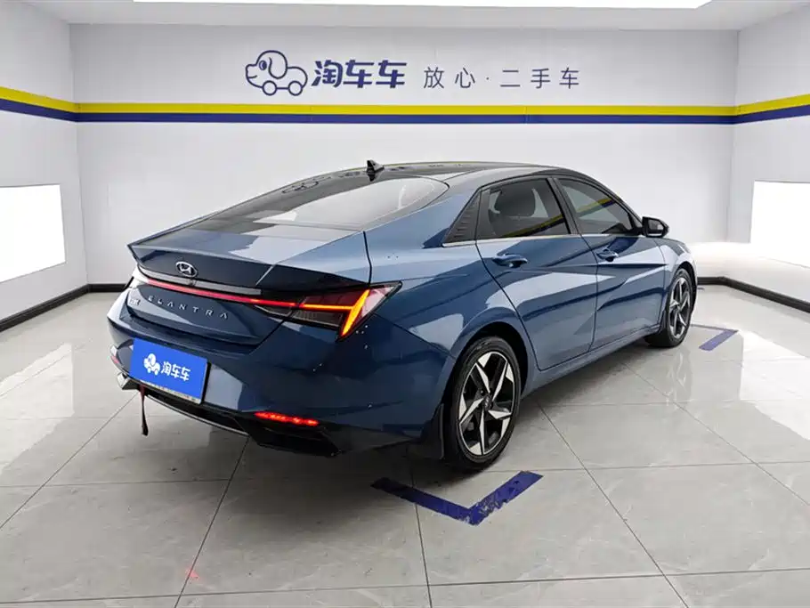 Hyundai Elantra 2021 1.5L CVT LUX Luxury