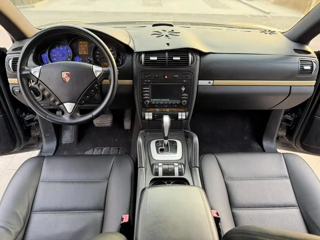 Porsche Cayenne — миниатюра 5