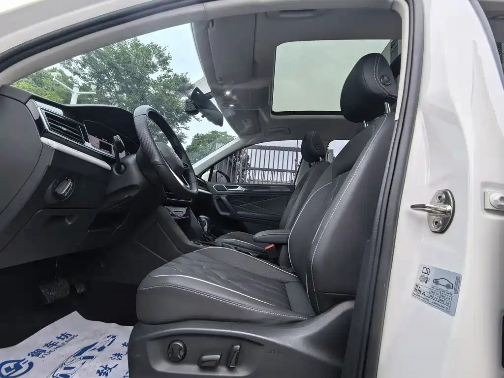 Volkswagen Tiguan L — миниатюра 10