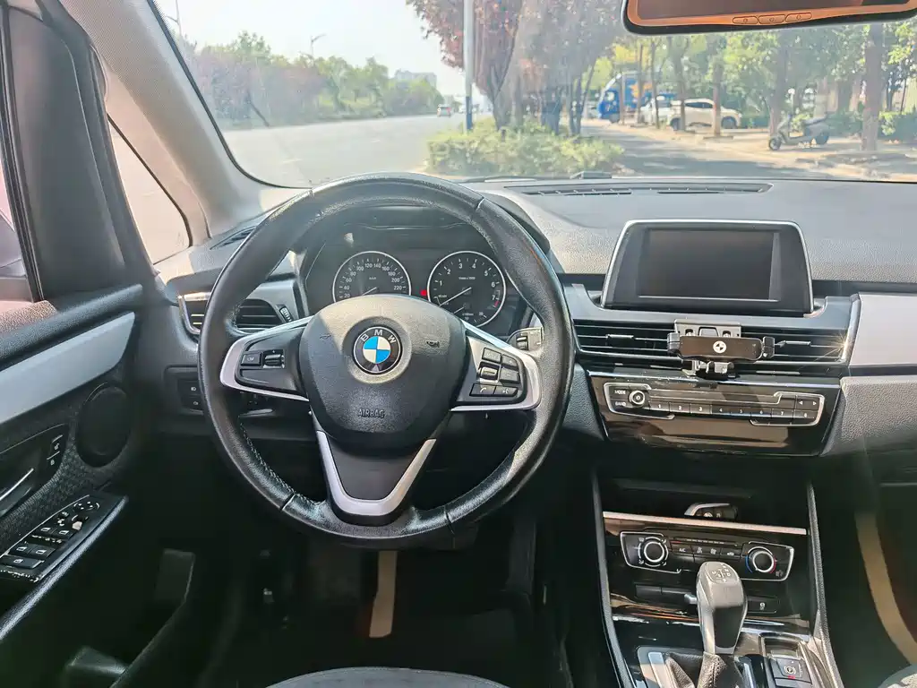 BMW 2 Series Active Tourer — миниатюра 7